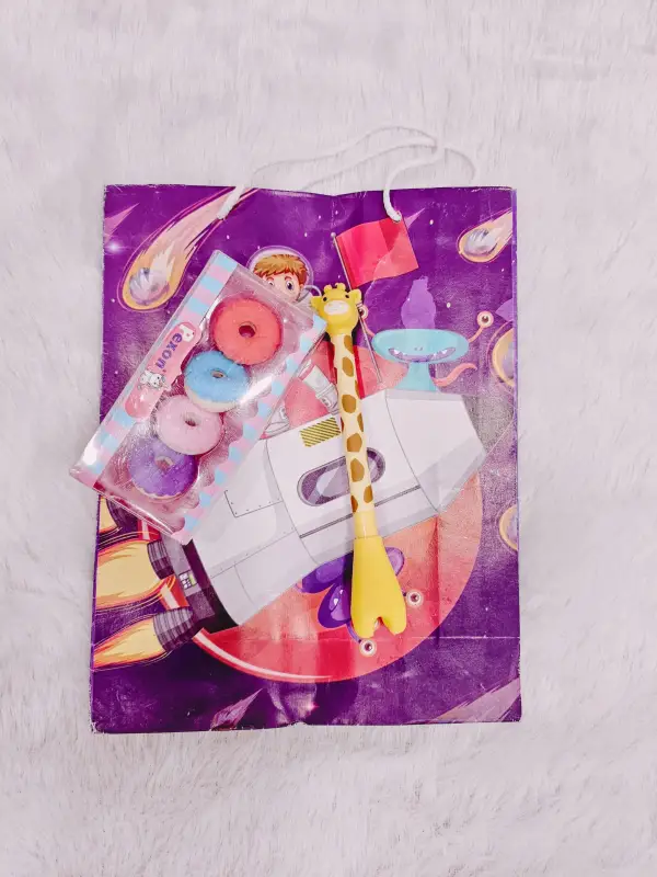 🦒🎒 Kids’ Gift Combo – 4 Cute Erasers Pack, Giraffe Pen & Bag ✨