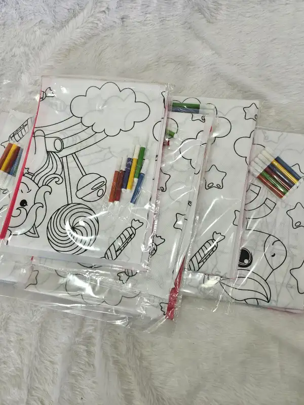 Washable Colouring Mat with 6 Sketch Pens